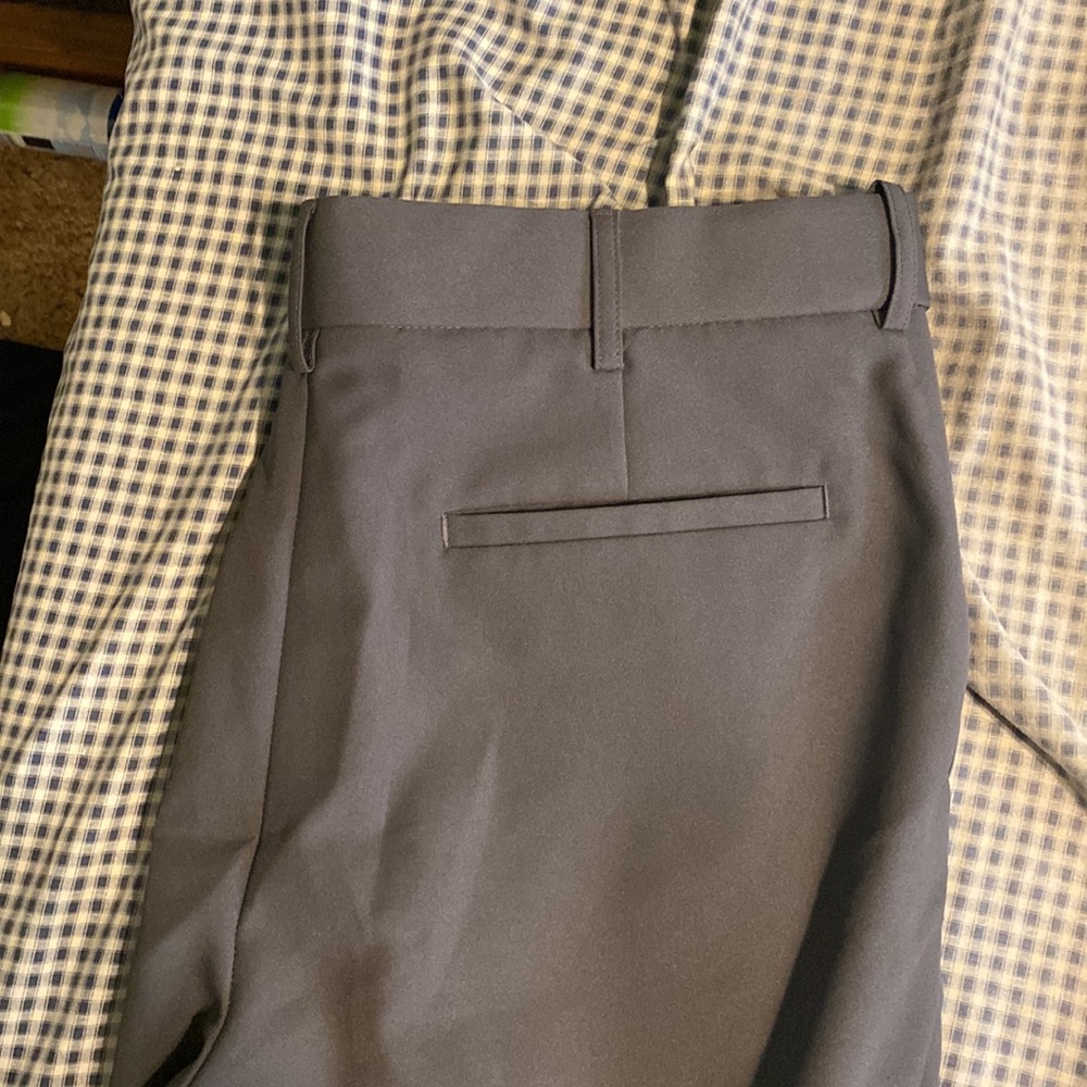Grey polyester shorts - Picture 3 of 3